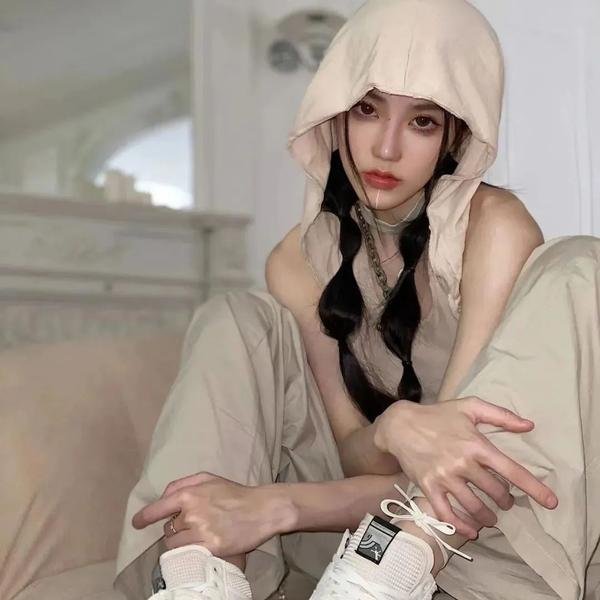 女跳水队员